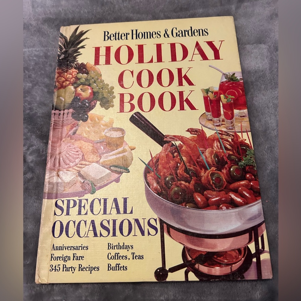 Better Homes & Gardens Holiday Vintage Cook Book 1970, Tenth Printing